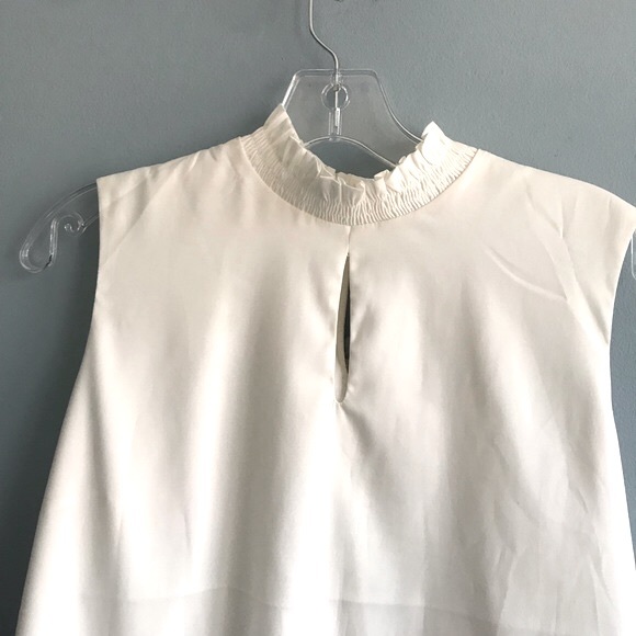 T Tahari Ruffle High Neck Sleeveless Top. Size S - Picture 2 of 4